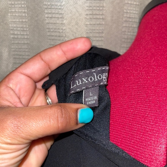 Loose fitting Knee Length Dress - Picture 2 of 4